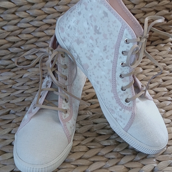 Toms Shoes - Toms Camarillo Floral High Top Sneakers Size 8